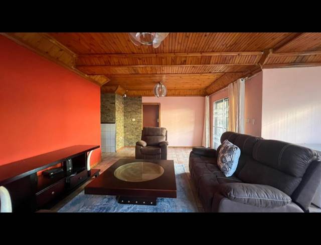 3 BEDROOM HOUSE FOR SALE IN VALDIN HEIGHTS